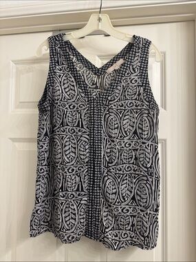 Loft Black & White Printed V-Neck Sleeveless Top size M